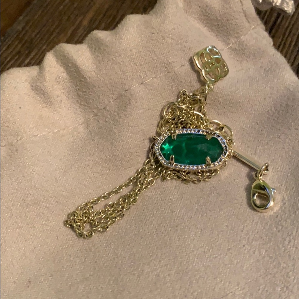 Kendra Scott necklace